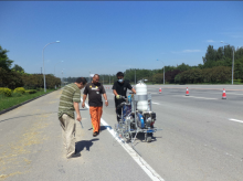  道路标线施工